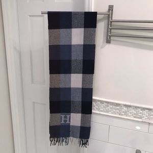 EUC Tommy Hilfiger 68% Wool Scarf